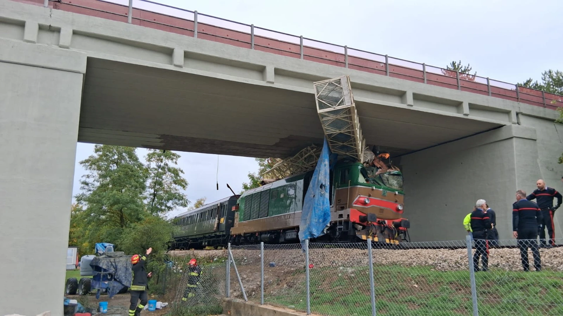 Incidente del treno storico a Roccaraso, anche i volontari Pivec di Castel Di Sangro prestano assistenza ai viaggiatori.