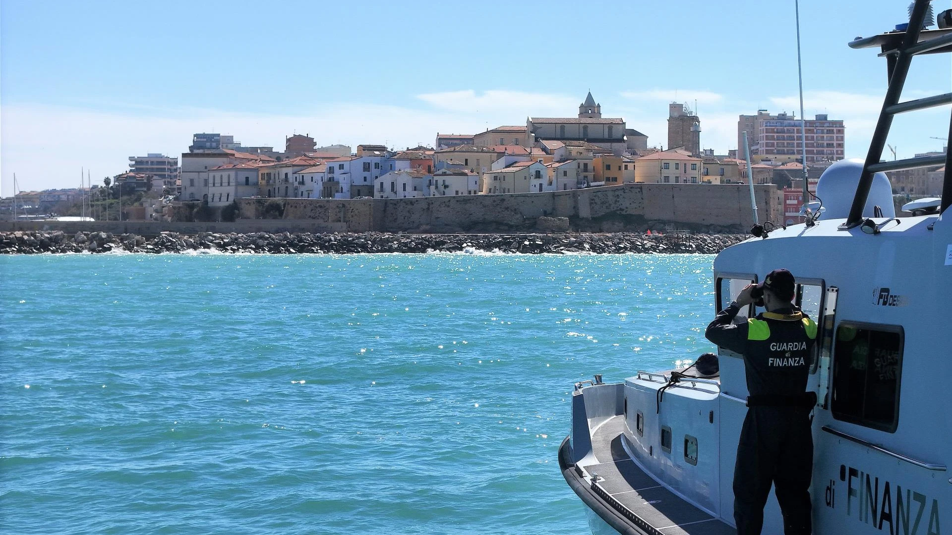 Guardia Di Finanza Ran Molise: scoperti 5 lavoratori in nero in un ristorante di Campomarino Lido.