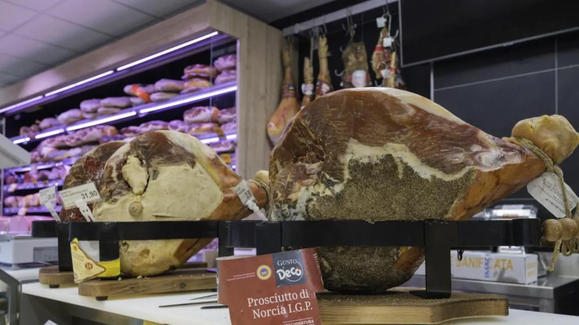 Castel Di Sangro: Il Maxistore Deco’ sulla statale 17 e il Supermercato Deco’ di Via Sangro cercano personale. Al via le candidature.