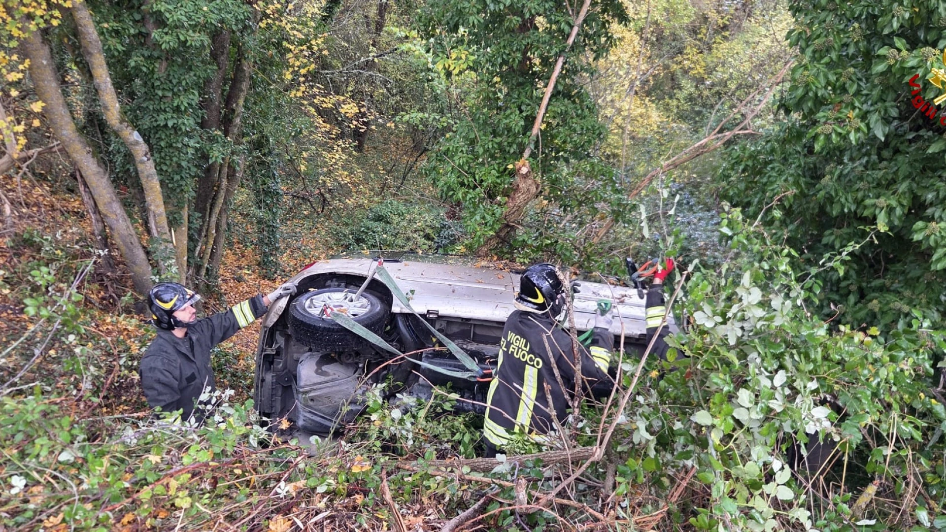 Incidente stradale a Pescopennataro: intervento dei Vigili del Fuoco per il soccorso a due persone